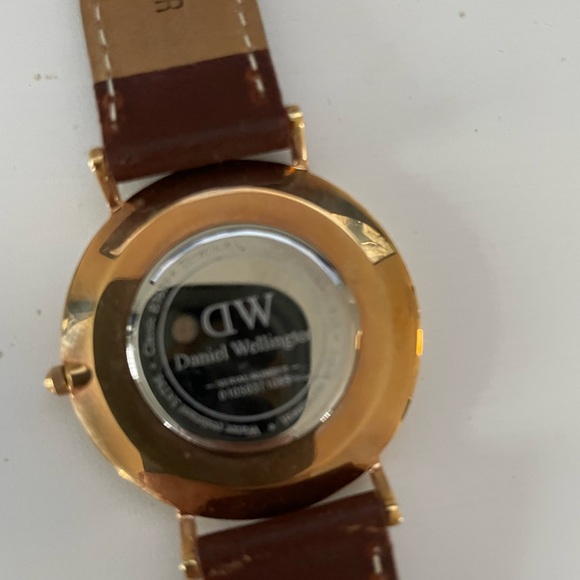 Daniel Wellington Watch Cognac Leather 37mm - Picture 4 of 4